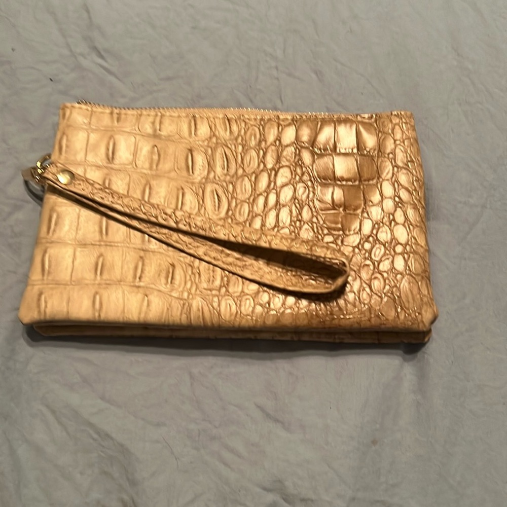 Caroline Hill simulated alligator vegan leather wristlet clutch bag 9” x 5”